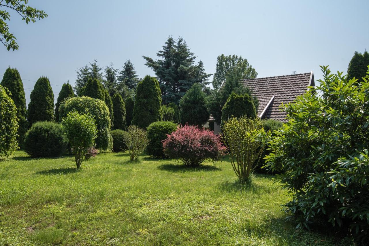 Posteleki Vendeghaz-Nyugalom Szigetei Villa Gyula Luaran gambar