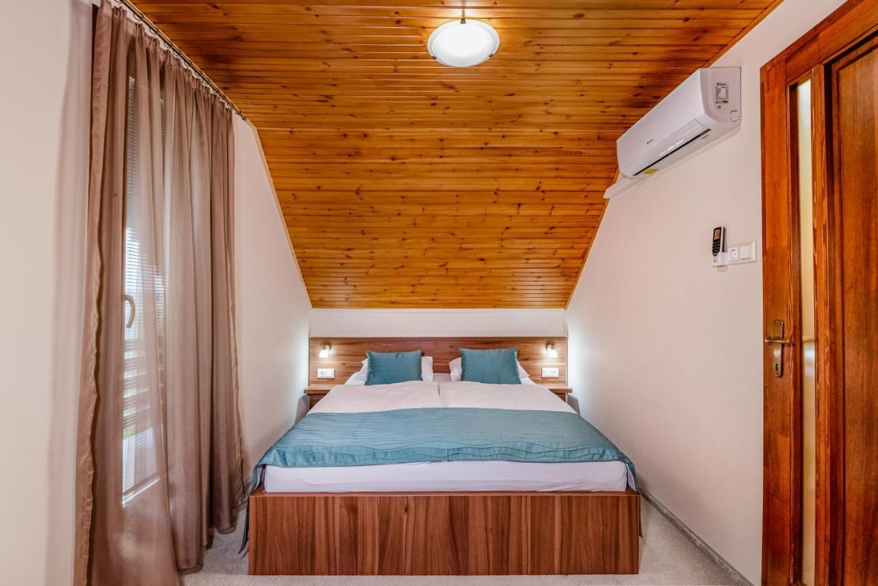 Posteleki Vendeghaz-Nyugalom Szigetei Villa Gyula Luaran gambar