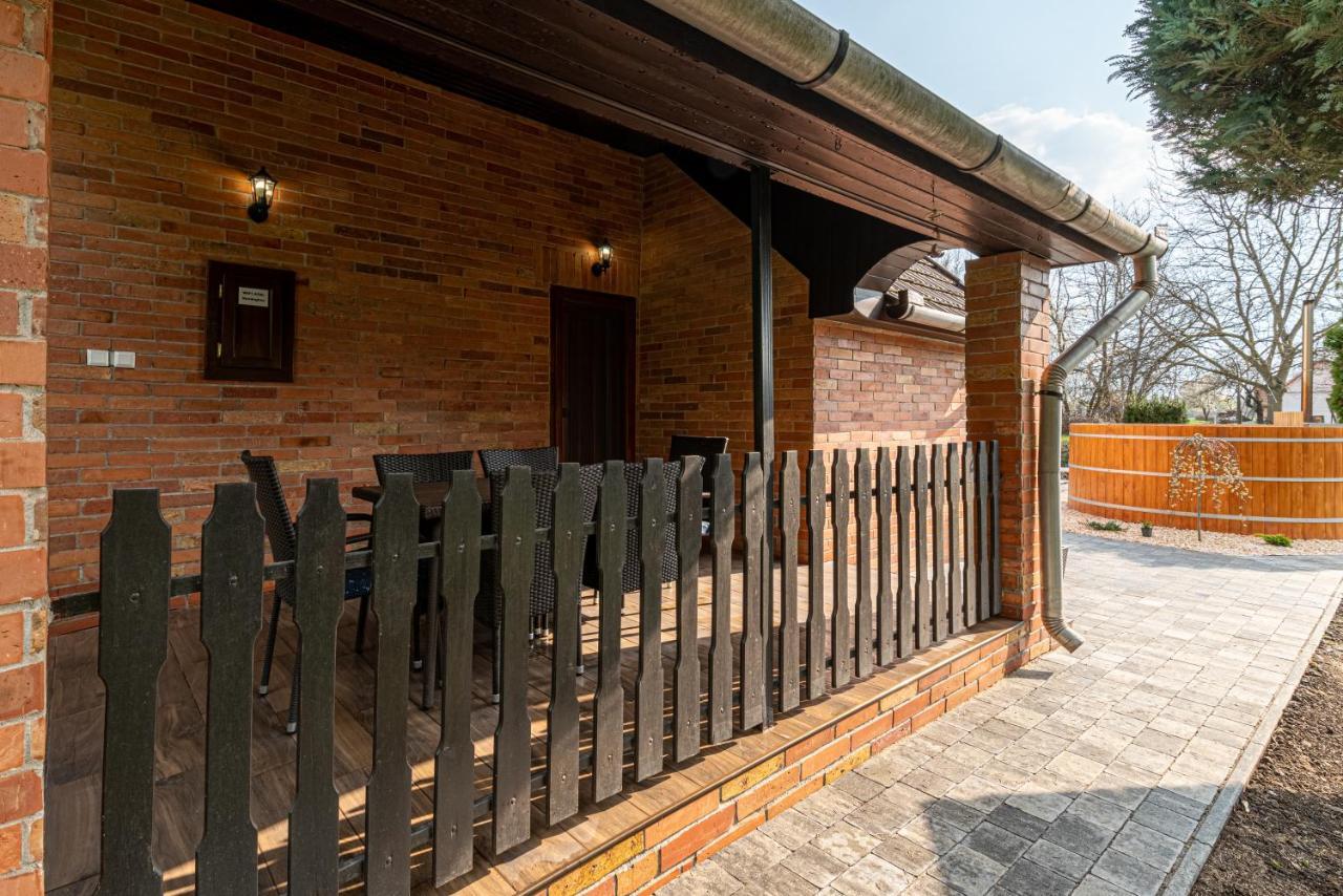 Posteleki Vendeghaz-Nyugalom Szigetei Villa Gyula Luaran gambar