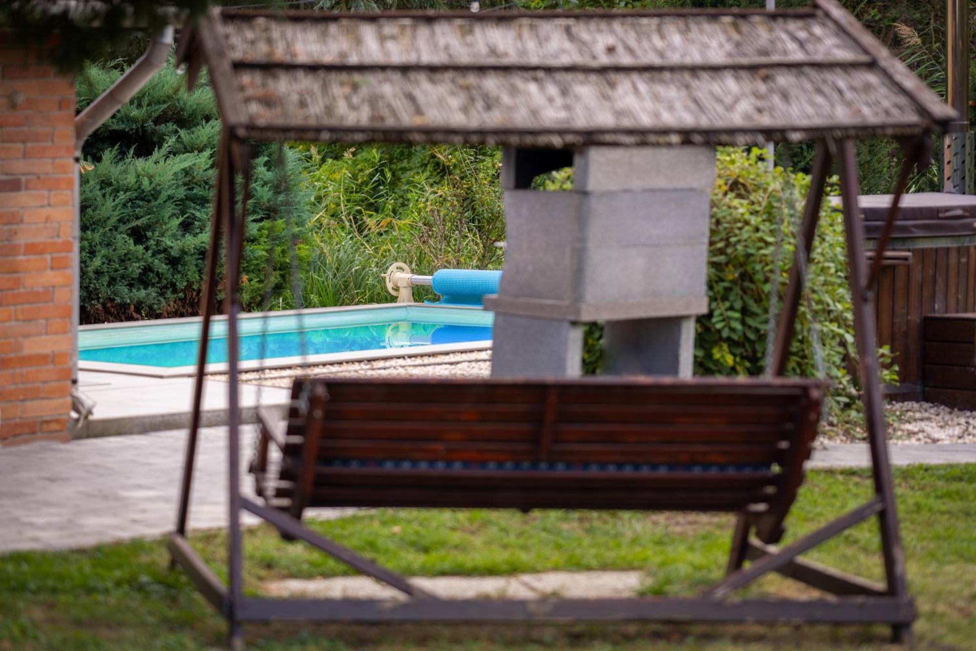 Posteleki Vendeghaz-Nyugalom Szigetei Villa Gyula Luaran gambar